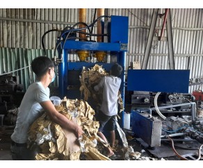 Máy ép rác thải sinh hoạt.