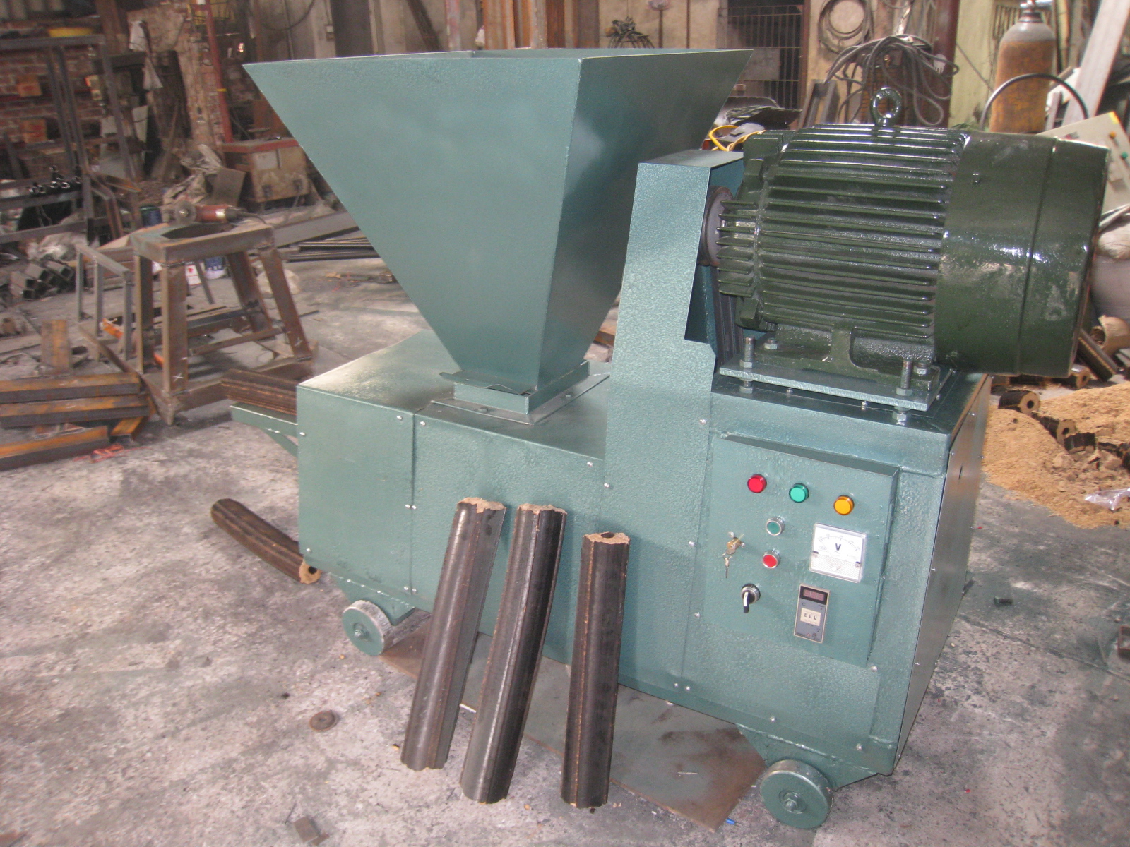 Máy Ép Dăm Bào Chất Lượng Uy Tín Giá Rẻ | Chế Tạo Máy Thành Công